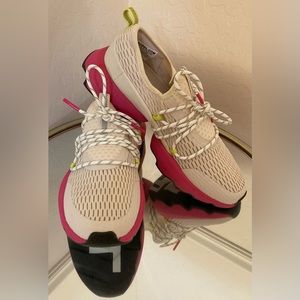 Sorel women’s shoes Size 7 1/2, Brand new, no box